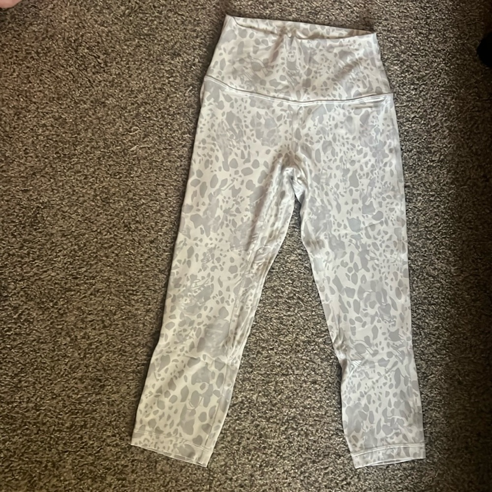 Lululemon align HR crop 21” size 6